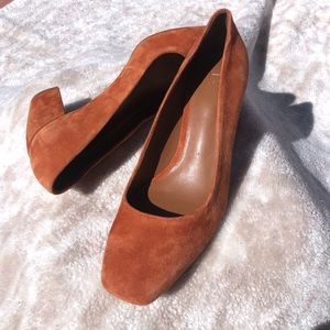 H Halston butterscotch suede pumps